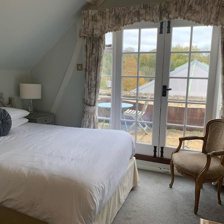 The White Hart Inn Уинчкомб Екстериор снимка