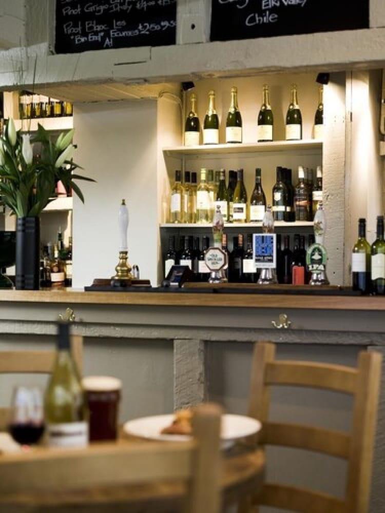 The White Hart Inn Уинчкомб Екстериор снимка