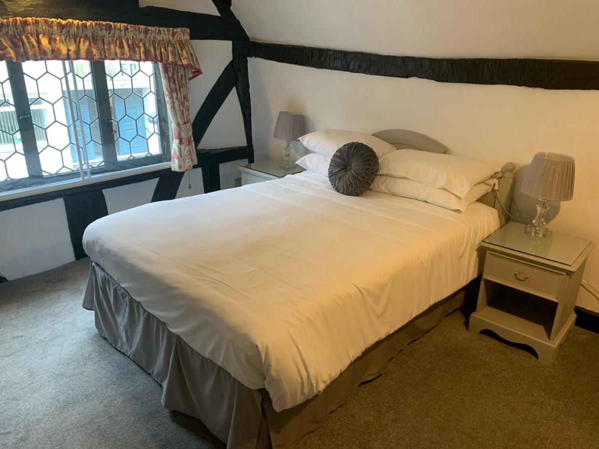 The White Hart Inn Уинчкомб Екстериор снимка