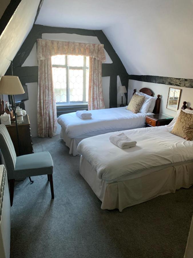 The White Hart Inn Уинчкомб Екстериор снимка